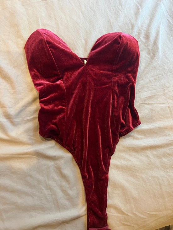 Bozzolo Tops - Bozzolo Strapless Velvet Bandeau in Deep Burgundy